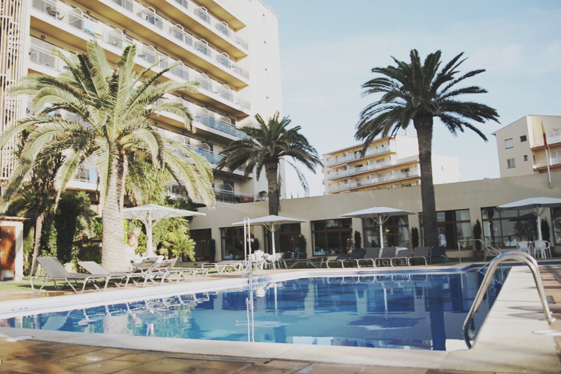 Hotel Monterrey Roses By Pierre & Vacances Екстериор снимка